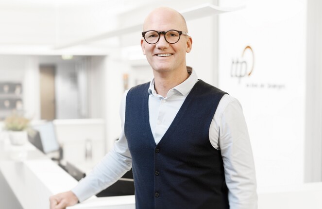 Carsten Theilen posiert vor der Kamera