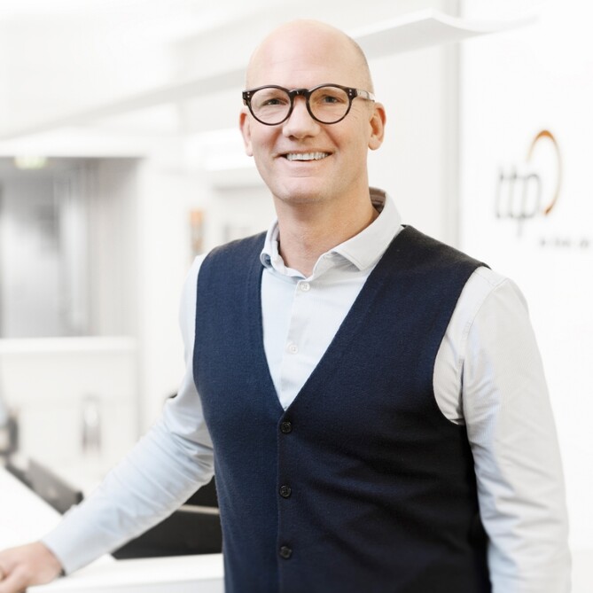 Carsten Theilen posiert vor der Kamera