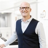 Carsten Theilen posiert vor der Kamera