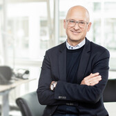 Thomas Bertram posiert vor der Kamera